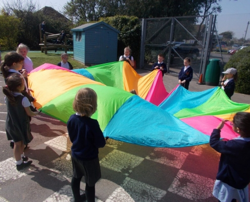 Children-listening-and-working-together-1024x768