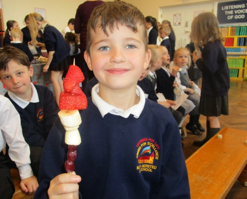 Pupils-enjoy-Fair-Trade-food
